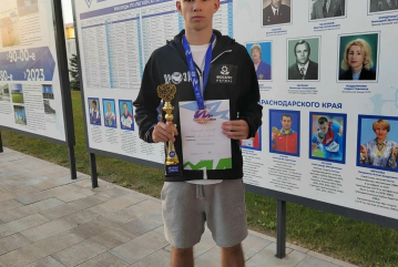 Ярослав Кузнецов - бронзовый призер "Спартакиады учащихся России U18" на 2000 метров с/п
